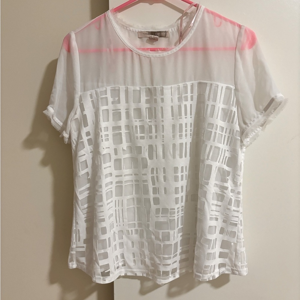 Super adorable white, patterned top